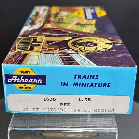 Athearn Train HO Gauge Pacific Fruit Express 50 ft Braced Reefer 1636 P.F.E. - Picture 11 of 15